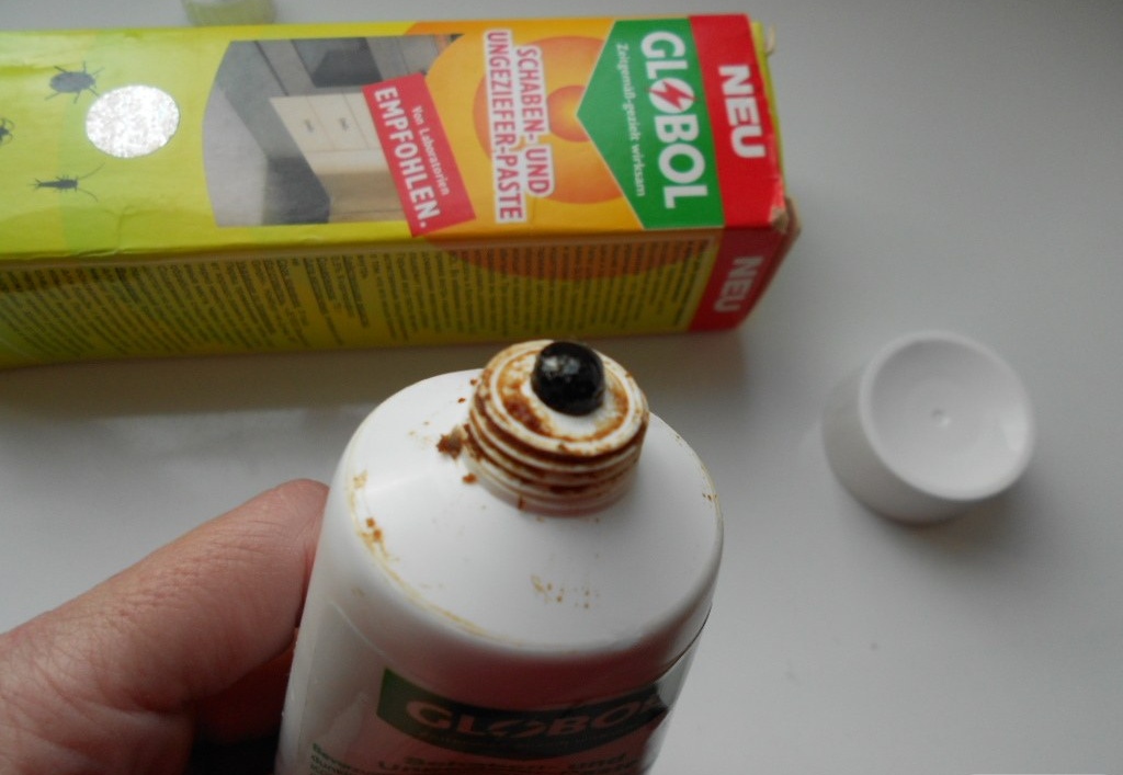 Список популярных магазинных средств в борьбе с тараканами